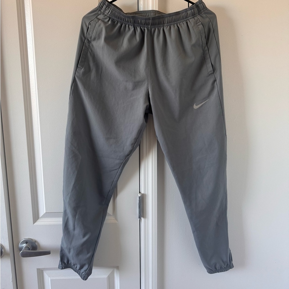 Nike challenger jogger sweatpants with zipper bottoms size small